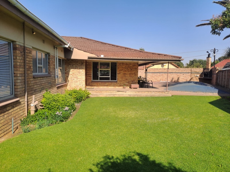 4 Bedroom Property for Sale in Jan Cillierspark Free State